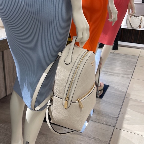 Michael Kors Women's Valerie Medium Pebbled Leather Backpack
Light Cream 
NWT - Picture 4 of 16